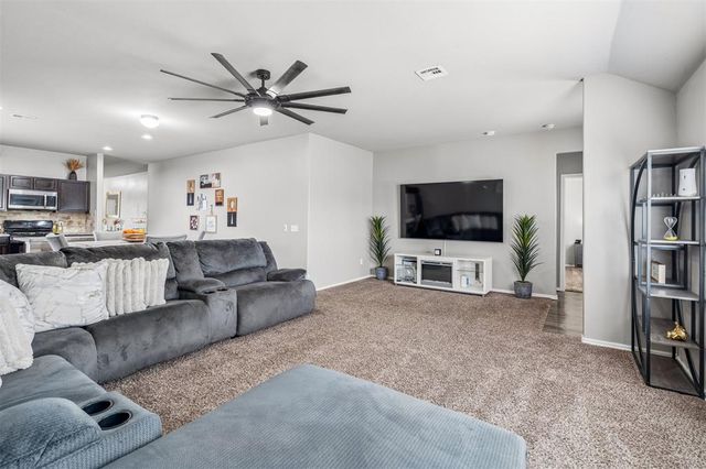 9209 NW 71st Street, Yukon, OK 73099