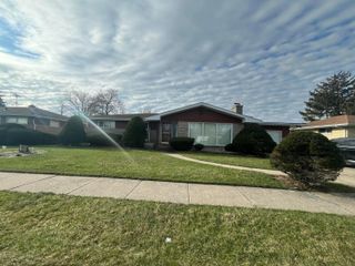 423 W 55th Place, Merrillville, IN 46410