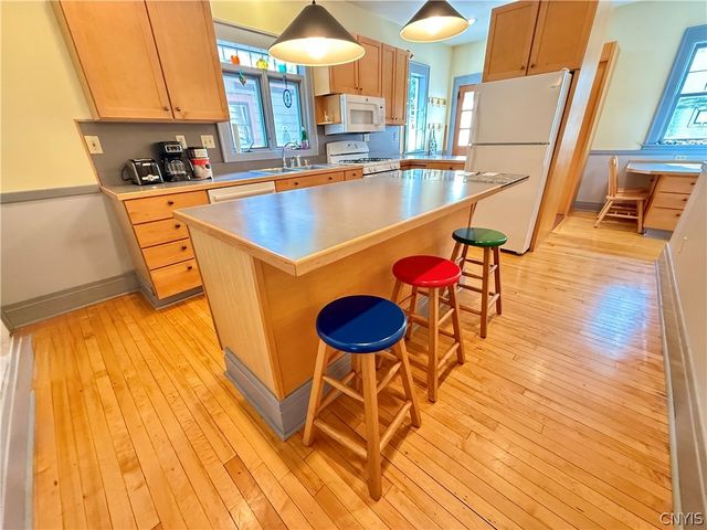 142 Cambridge Street, Syracuse, NY 13210