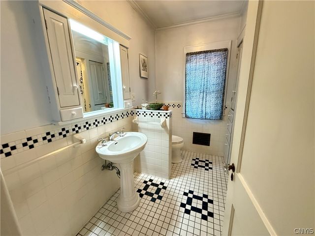 142 Cambridge Street, Syracuse, NY 13210