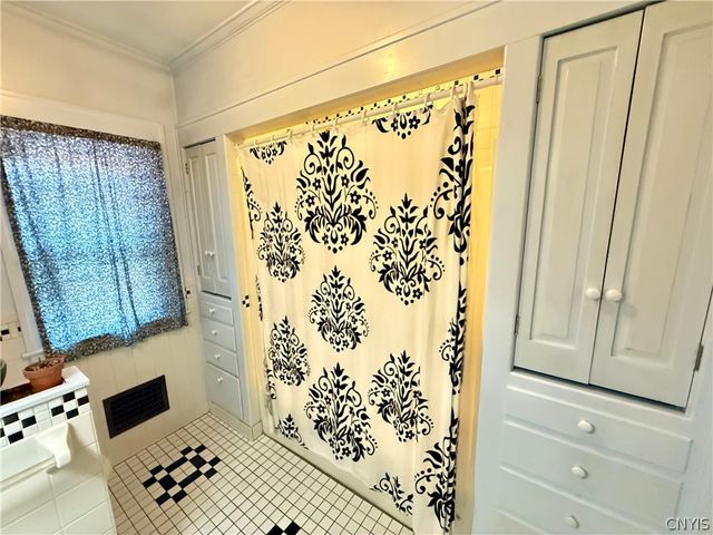 142 Cambridge Street, Syracuse, NY 13210