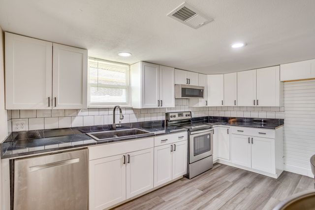 502 N Delaware Street, Irving, TX 75061