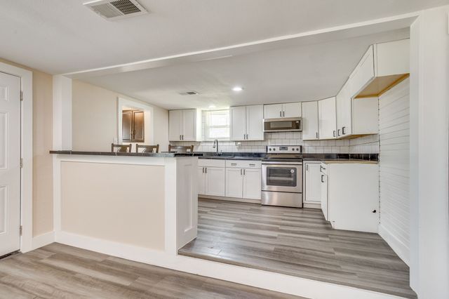 502 N Delaware Street, Irving, TX 75061