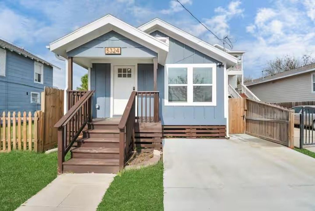 5324 Avenue L, Galveston, TX 77551