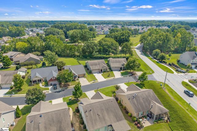 6 Belle Oaks Drive, Simpsonville, SC 29680