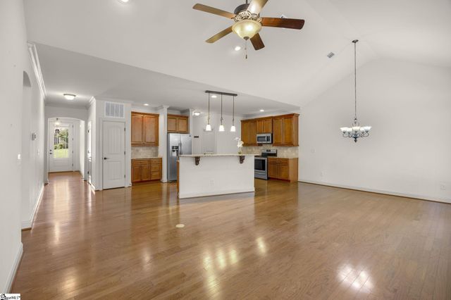 6 Belle Oaks Drive, Simpsonville, SC 29680