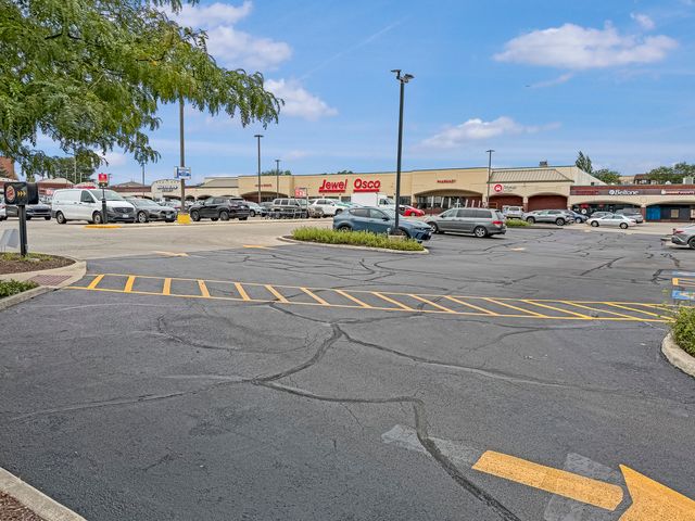 6411 W Irving Park Road, Chicago, IL 60634