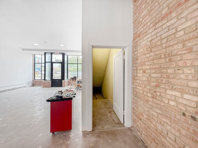 6411 W Irving Park Road, Chicago, IL 60634