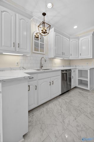 214 Lakepoint Drive, Gadsden, AL 35901