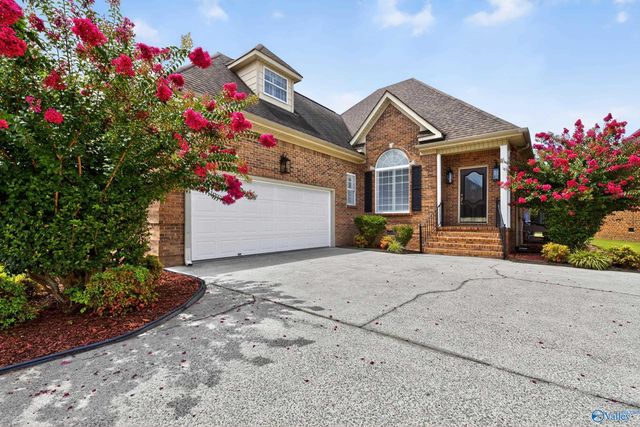 214 Lakepoint Drive, Gadsden, AL 35901