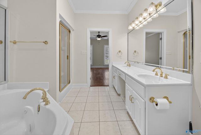 214 Lakepoint Drive, Gadsden, AL 35901