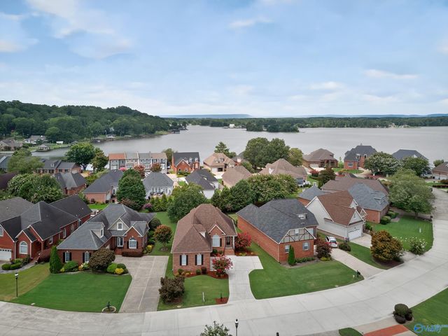 214 Lakepoint Drive, Gadsden, AL 35901