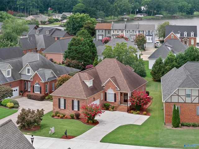 214 Lakepoint Drive, Gadsden, AL 35901