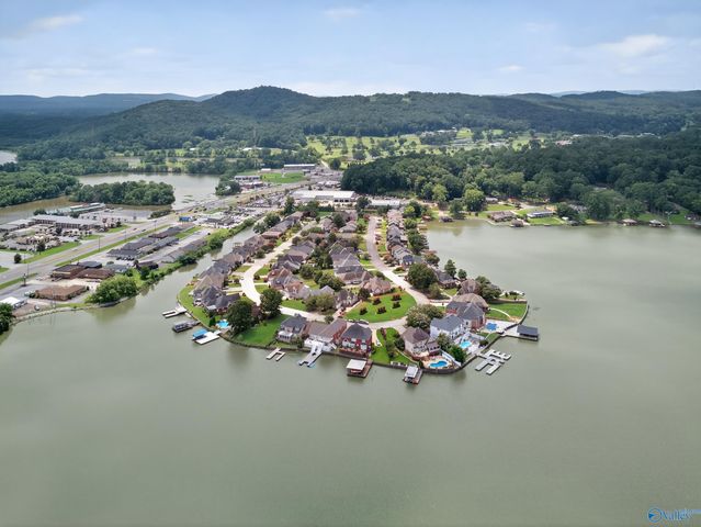 214 Lakepoint Drive, Gadsden, AL 35901