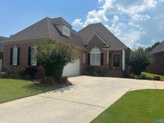 214 Lakepoint Drive, Gadsden, AL 35901