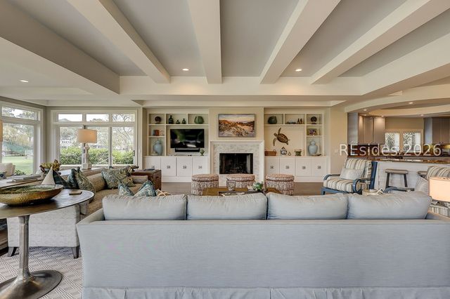 17 Marsh Dr, Hilton Head Island, SC 29928