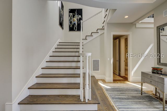 17 Marsh Dr, Hilton Head Island, SC 29928