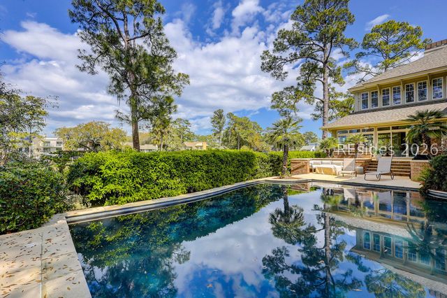 17 Marsh Dr, Hilton Head Island, SC 29928