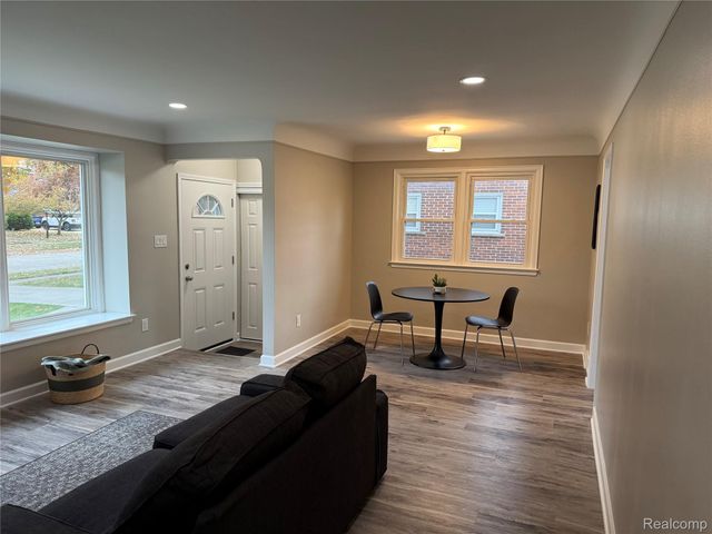 35622 Minton Street, Livonia, MI 48150