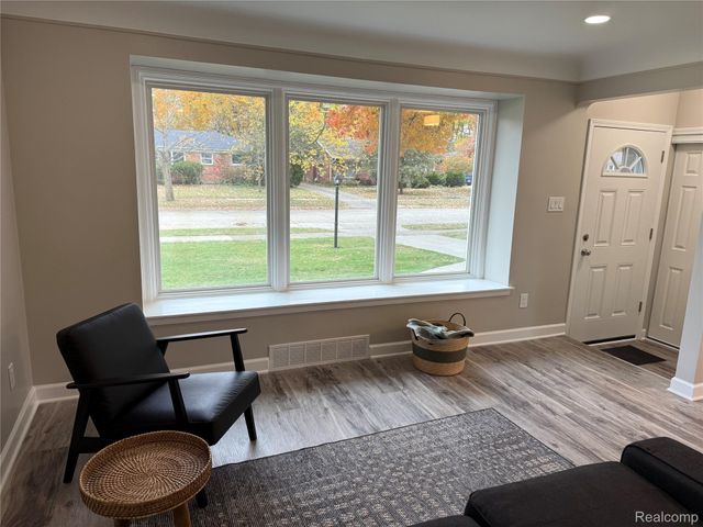 35622 Minton Street, Livonia, MI 48150