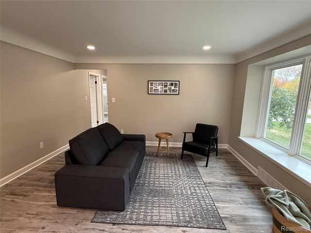 35622 Minton Street, Livonia, MI 48150