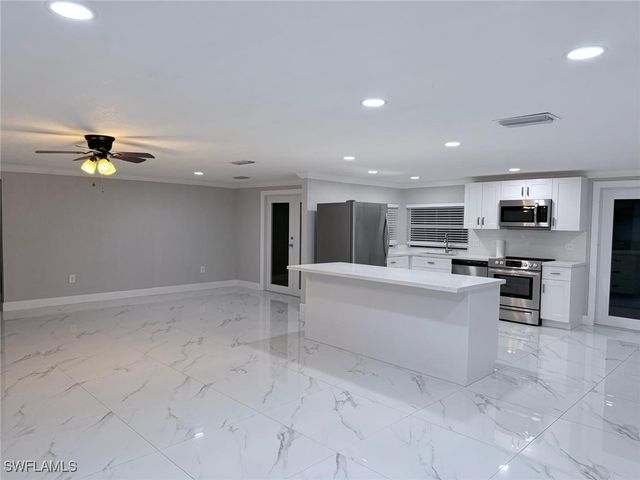 1015 Wilshire DR, Fort Myers, FL 33919