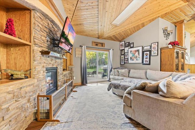 31813 Lakeway Drive NE, Cambridge, MN 55008