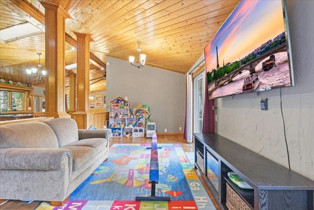 31813 Lakeway Drive NE, Cambridge, MN 55008