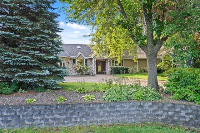 31813 Lakeway Drive NE, Cambridge, MN 55008