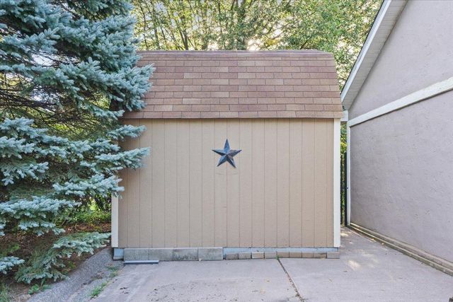 31813 Lakeway Drive NE, Cambridge, MN 55008