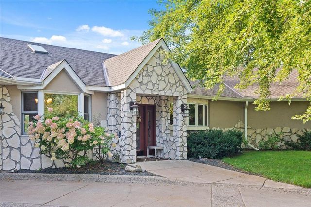 31813 Lakeway Drive NE, Cambridge, MN 55008