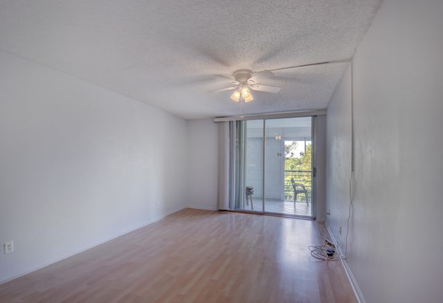 23247 N Barwood Ln Lane N 305, Boca Raton, FL 33428