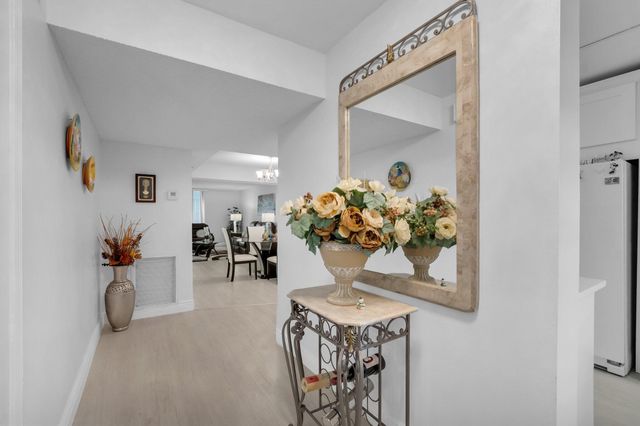 23247 N Barwood Ln Lane N 305, Boca Raton, FL 33428