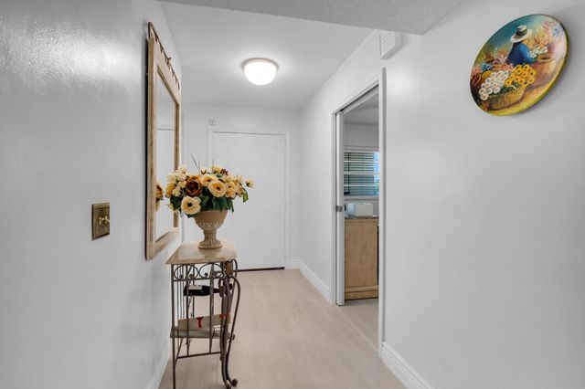 23247 N Barwood Ln Lane N 305, Boca Raton, FL 33428