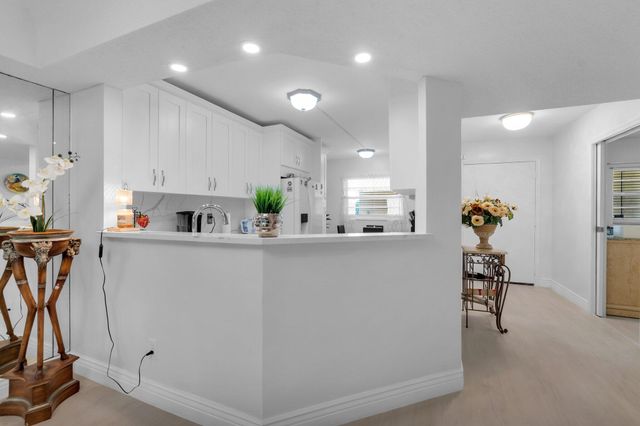 23247 N Barwood Ln Lane N 305, Boca Raton, FL 33428