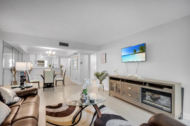 23247 N Barwood Ln Lane N 305, Boca Raton, FL 33428