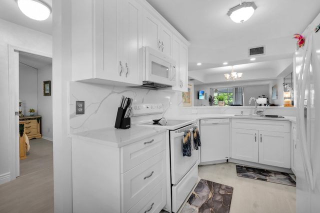 23247 N Barwood Ln Lane N 305, Boca Raton, FL 33428