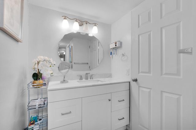 23247 N Barwood Ln Lane N 305, Boca Raton, FL 33428