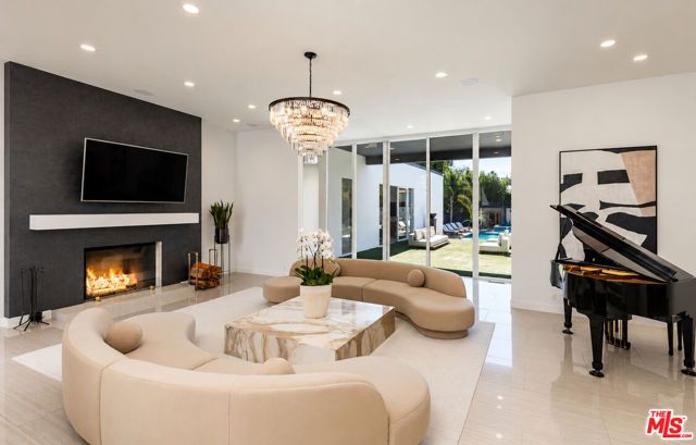 703 N Maple Drive, Beverly Hills, CA 90210