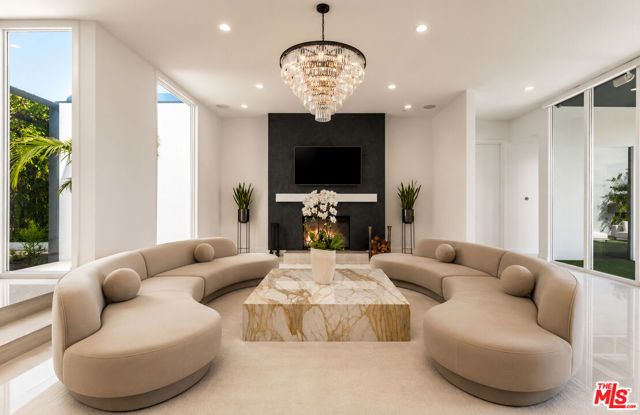 703 N Maple Drive, Beverly Hills, CA 90210