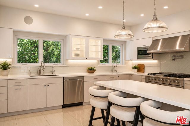 703 N Maple Drive, Beverly Hills, CA 90210