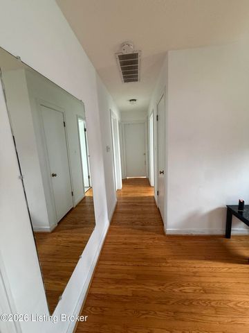 8107 Poinsettia Dr, Louisville, KY 40258