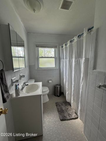 8107 Poinsettia Dr, Louisville, KY 40258