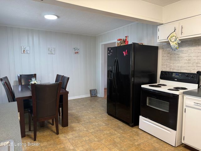 8107 Poinsettia Dr, Louisville, KY 40258