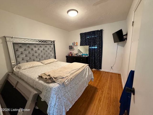 8107 Poinsettia Dr, Louisville, KY 40258