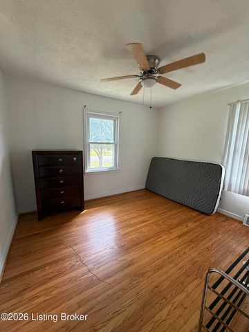 8107 Poinsettia Dr, Louisville, KY 40258