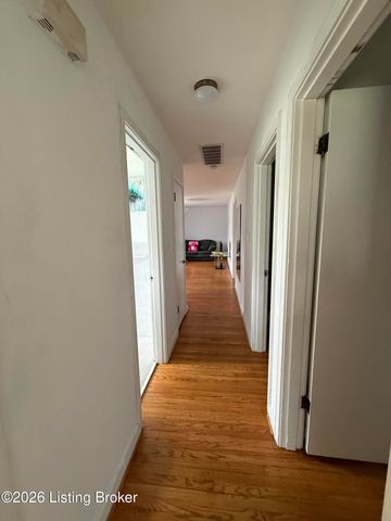 8107 Poinsettia Dr, Louisville, KY 40258