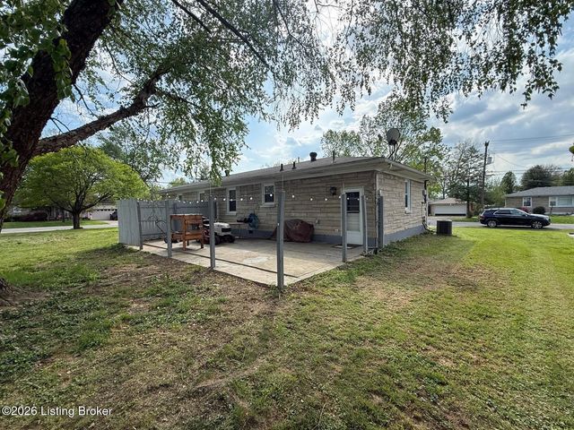 8107 Poinsettia Dr, Louisville, KY 40258