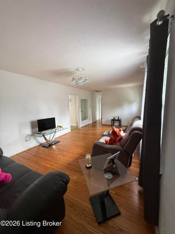 8107 Poinsettia Dr, Louisville, KY 40258