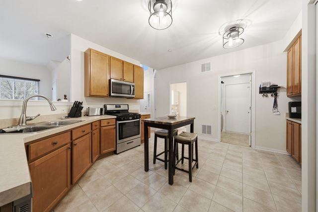 1836 Candlelight Circle 1836, Montgomery, IL 60538